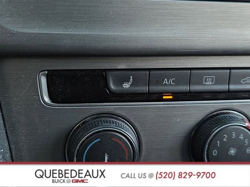 Used 2015 Volkswagen Golf SE image 19