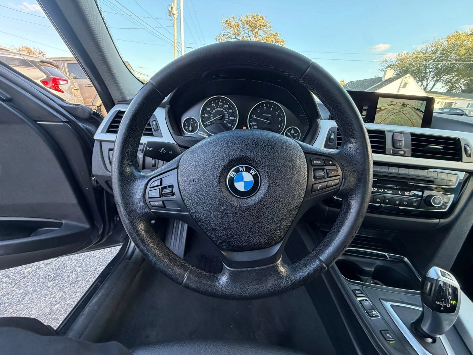 Used 2017 BMW 320i xDrive Sedan w/ Driver Assistance Package AWD/4WD image 30