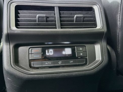 Used 2024 Volkswagen Atlas SE w/ Panoramic Sunroof Package FWD image 30
