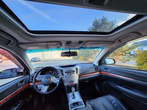 Used 2010 Subaru Outback 2.5i Limited image 40