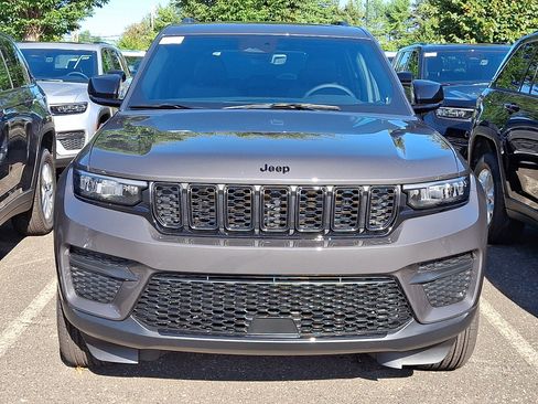 New 2025 Jeep Grand Cherokee Altitude image 2