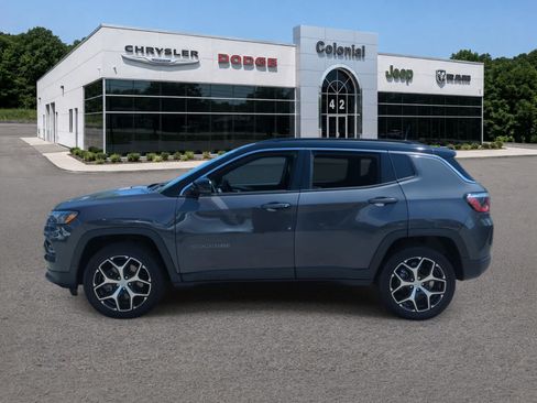 Used 2024 Jeep Compass Limited AWD/4WD image 3