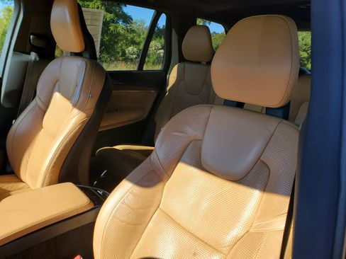 Used 2016 Volvo XC90 T6 image 16