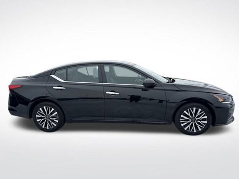 Used 2025 Nissan Altima 2.5 SV image 7