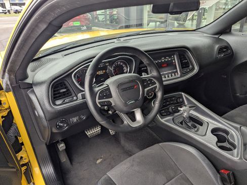 Used 2017 Dodge Challenger R/T Scat Pack w/ Leather Interior Group image 15