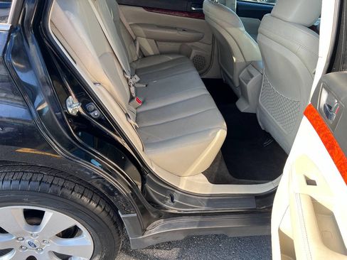 Used 2011 Subaru Outback 2.5i Limited AWD/4WD image 25
