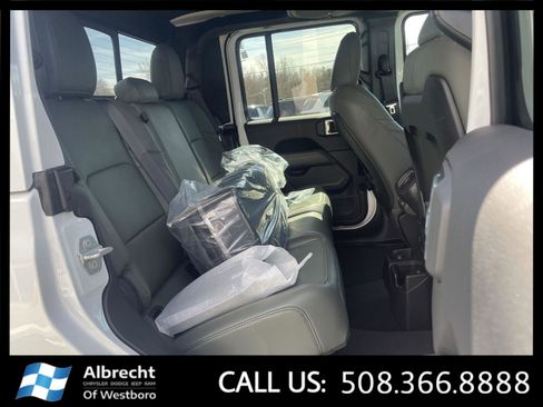 New 2026 Jeep Gladiator Mojave image 14