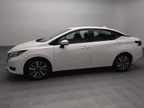 Used 2025 Nissan Versa SV FWD image 2