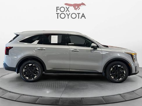 Used 2025 Kia Sorento S w/ Panoramic Sunroof Package FWD image 7