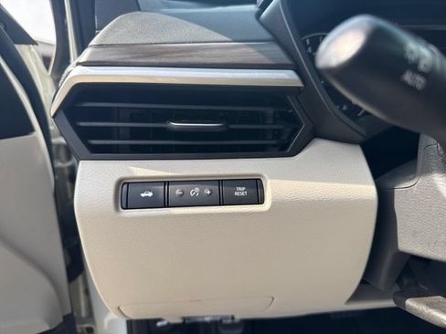 Used 2025 Nissan Altima 2.5 SV FWD image 19