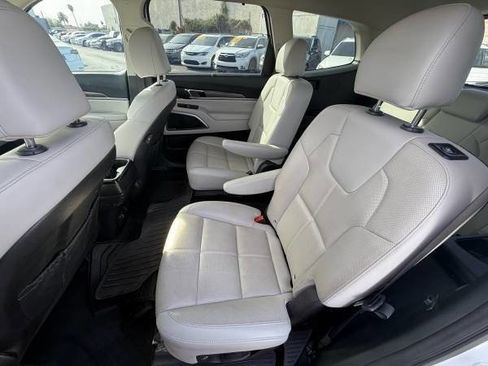 Used 2022 Kia Telluride EX w/ EX Premium Package image 18