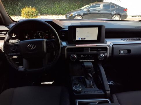 Certified 2025 Toyota Tacoma SR5 AWD/4WD image 19