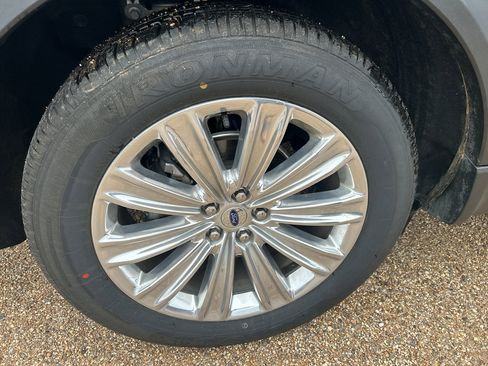 Used 2022 Ford Explorer Limited w/ Equipment Group 301A RWD image 8