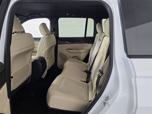 New 2025 Jeep Grand Cherokee Limited image 9