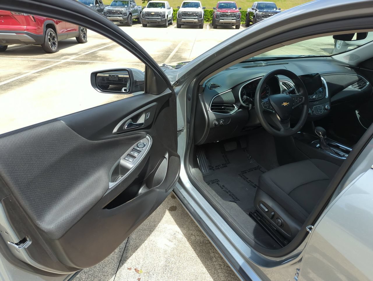 Used 2025 Chevrolet Malibu LT FWD image 7