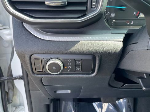 Used 2023 Ford Explorer XLT w/ Equipment Group 202A AWD/4WD image 17