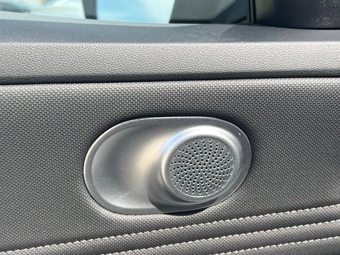 Used 2025 Hyundai Elantra Limited image 24