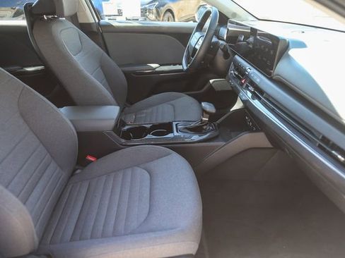 Used 2025 Kia K4 EX image 17