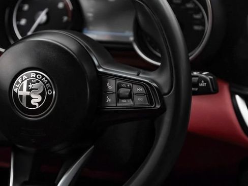 Used 2020 Alfa Romeo Giulia w/ Nero Edizione RWD image 19