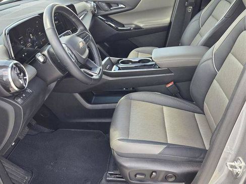 Used 2025 Chevrolet Equinox LT w/ Convenience Package II FWD image 10