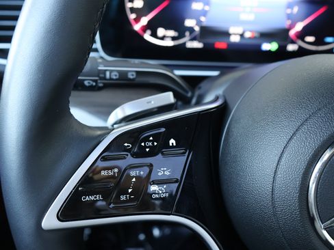 Certified 2025 Mercedes-Benz GLS 450 4MATIC image 36
