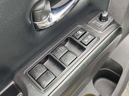 Used 2021 Nissan Titan PRO-4X w/ Pro-4x Convenience Package AWD/4WD image 18