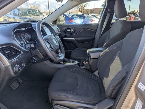 Used 2019 Jeep Cherokee Latitude w/ Popular Appearance Group FWD image 15