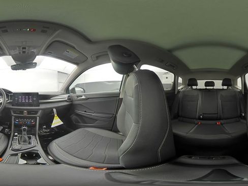 New 2026 Volkswagen Taos SE image 10