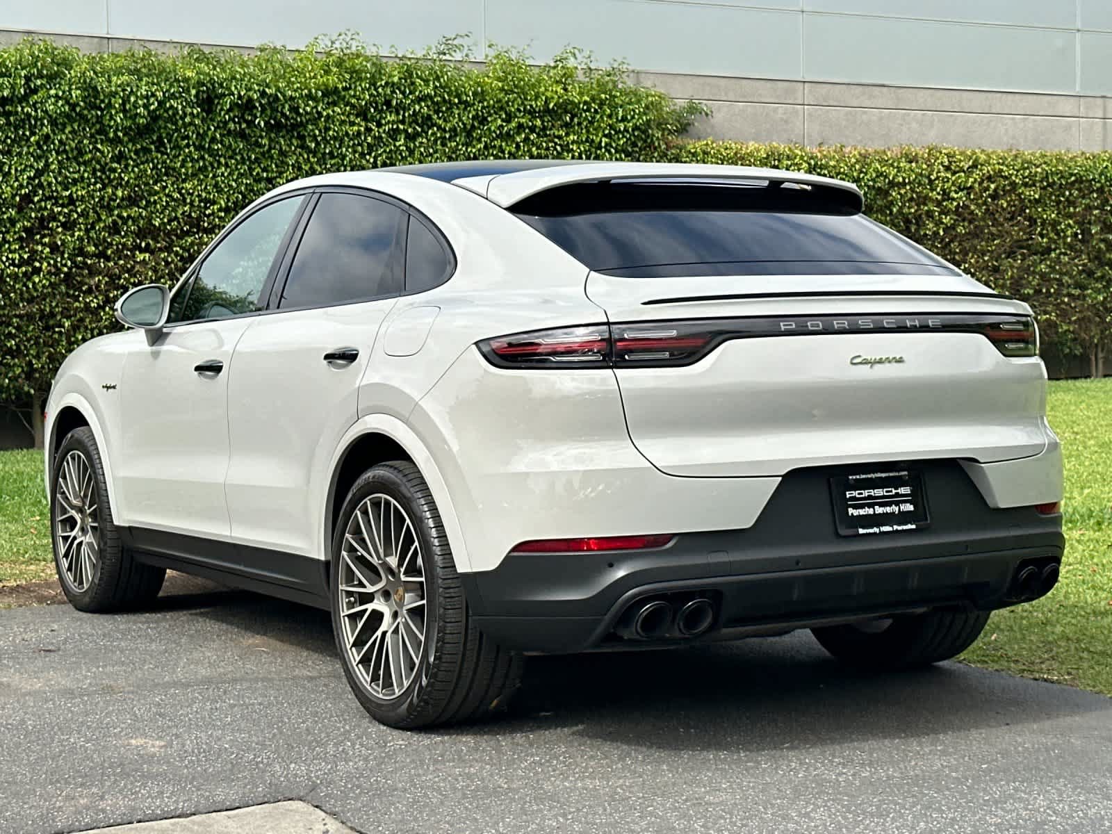 Used 2023 Porsche Cayenne Platinum Edition AWD/4WD image 3