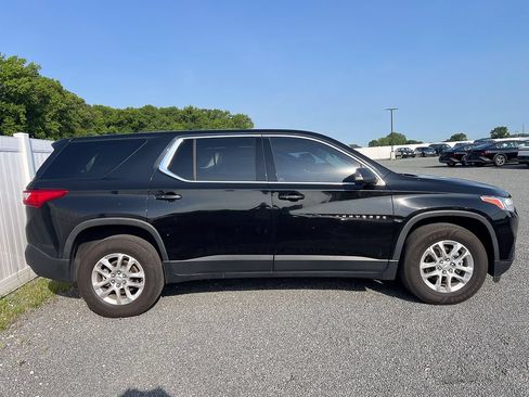 Used 2021 Chevrolet Traverse LS FWD image 4