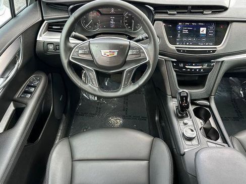 Certified 2025 Cadillac XT5 Luxury FWD image 15