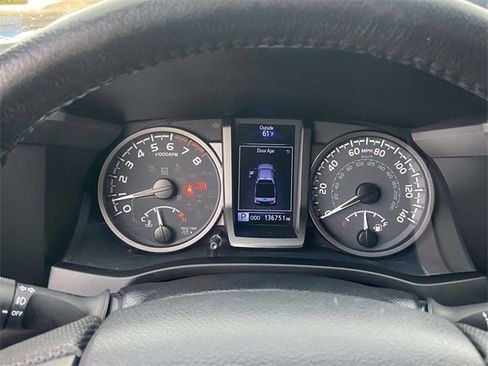 Used 2020 Toyota Tacoma TRD Off-Road image 32