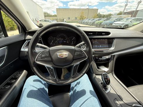 Used 2019 Cadillac XT5 Premium Luxury AWD/4WD image 12