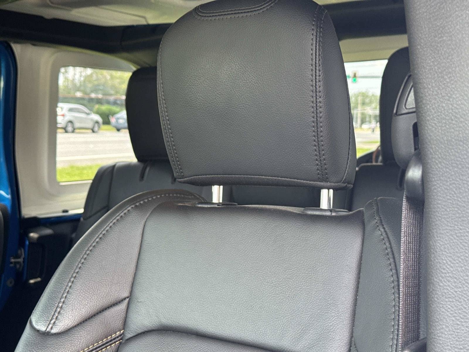 Used 2025 Jeep Wrangler Unlimited Sahara AWD/4WD image 13