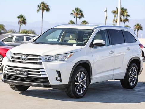 Used 2018 Toyota Highlander XLE FWD image 3