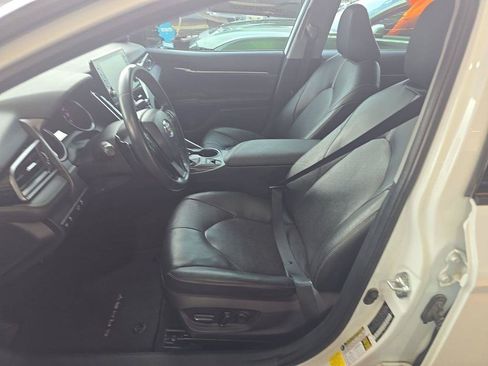 Used 2022 Toyota Camry XSE FWD image 11