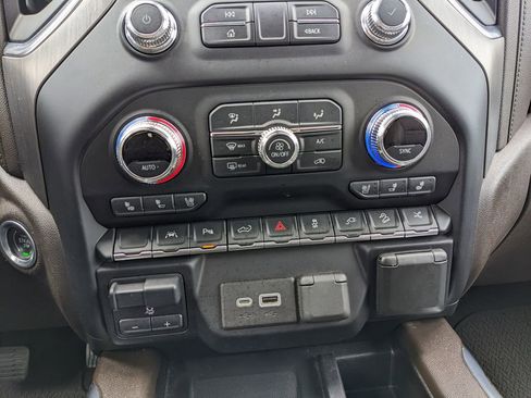 Used 2022 GMC Sierra 1500 Denali w/ Denali Premium Package image 37