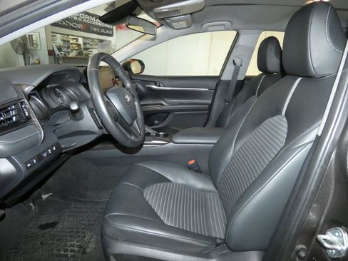 Used 2024 Toyota Camry SE image 9