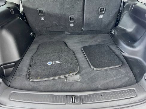 Used 2023 Jeep Grand Cherokee Laredo AWD/4WD image 23