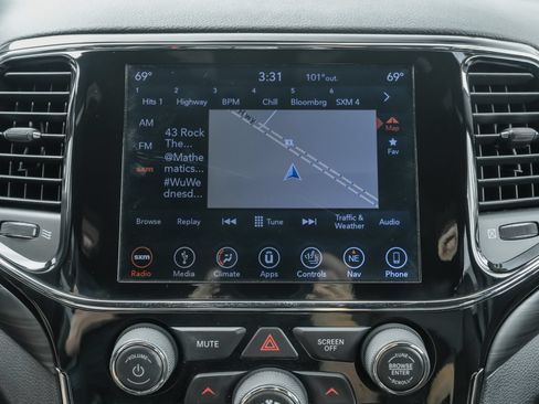 Used 2019 Jeep Grand Cherokee Altitude RWD image 13
