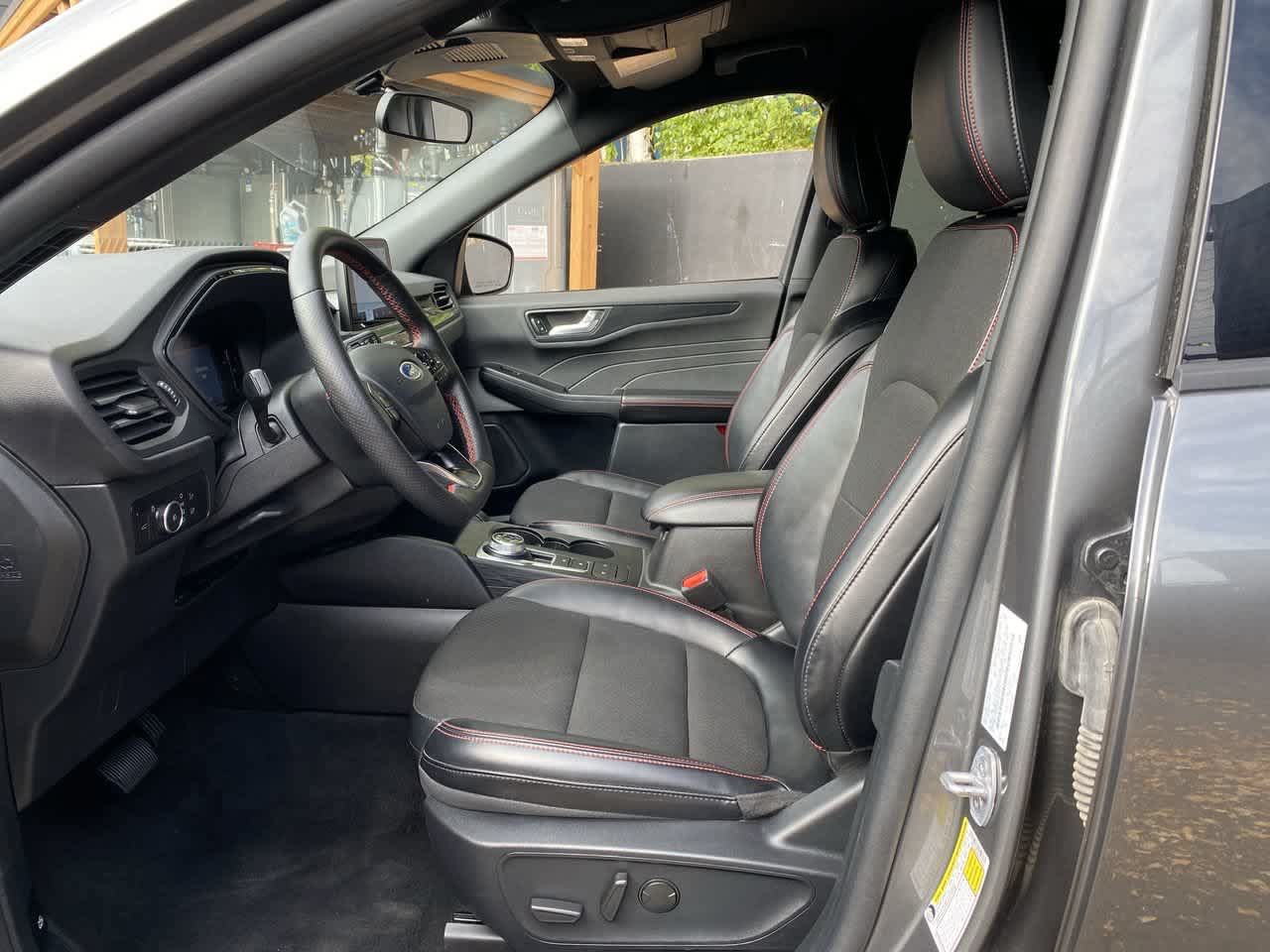 Used 2025 Ford Escape ST-Line Select AWD/4WD image 12
