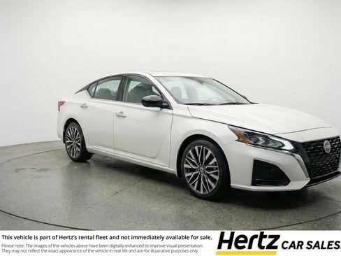 Used 2025 Nissan Altima 2.5 SV FWD image 1