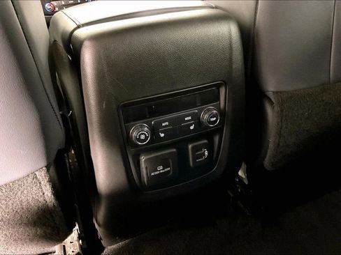 Used 2022 Buick Enclave Premium image 33