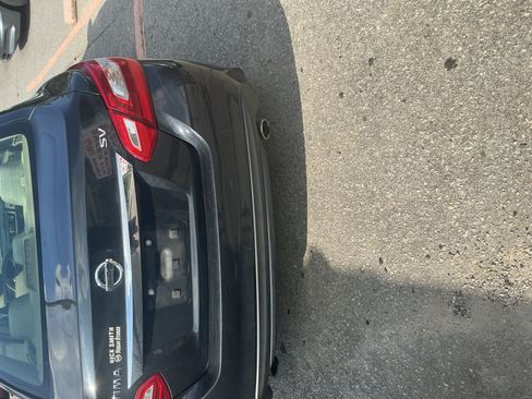 Used 2016 Nissan Altima 2.5 SV w/ Convenience Package FWD image 9