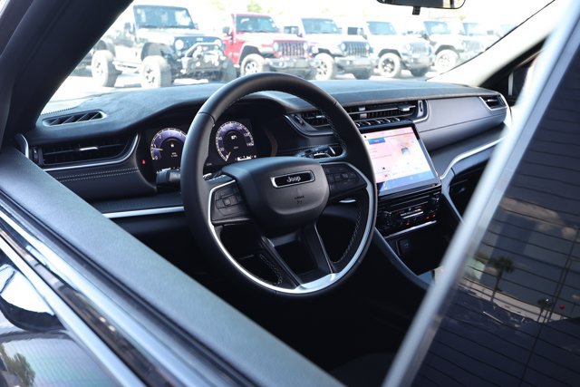 New 2027 Jeep Grand Cherokee Laredo RWD image 25