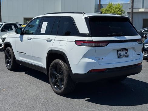 Used 2025 Jeep Grand Cherokee Limited w/ Black Appearance Package AWD/4WD image 7