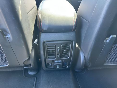 Used 2025 Dodge Durango R/T AWD/4WD image 16