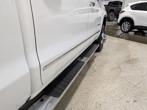 Used 2018 GMC Sierra 3500 SLT w/ Driver Alert Package AWD/4WD image 11