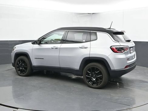 Used 2025 Jeep Compass Limited AWD/4WD image 8