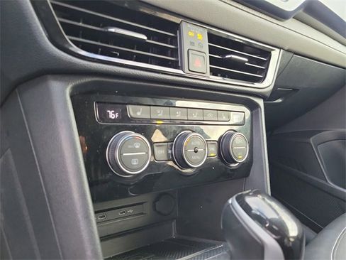 Used 2024 Volkswagen Taos SE image 22